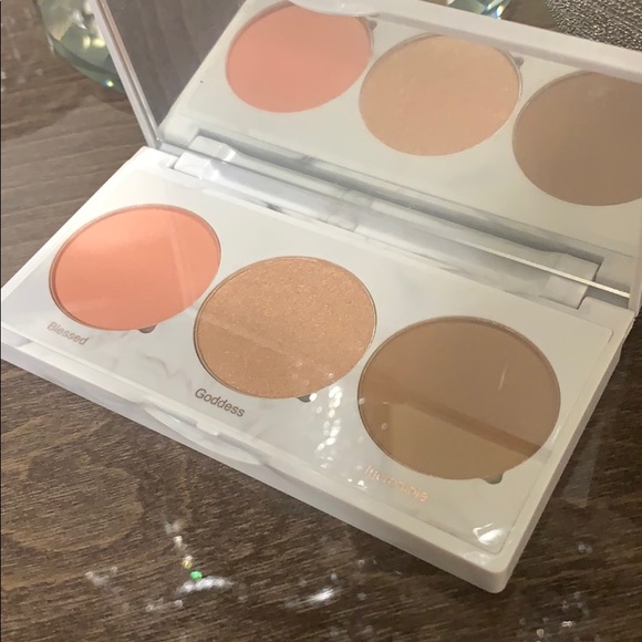 REALHER Ultimate Glow Getter Cheek Trio - Picture 8 of 10